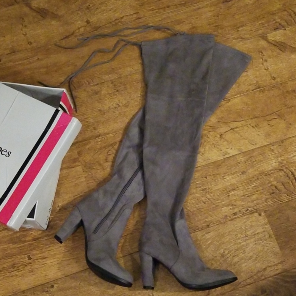 Boots - Picture 2 of 8